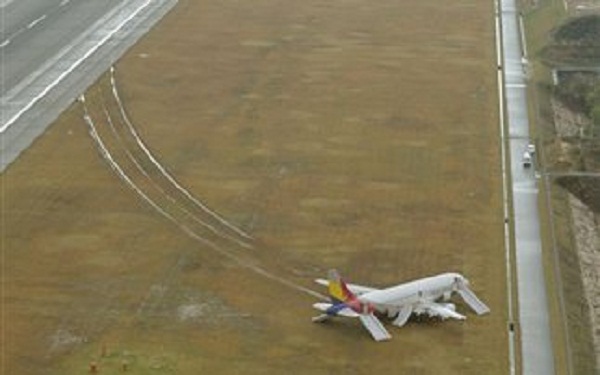 Αεροσκάφος της Asiana Airlines βγήκε από το διάδρομο