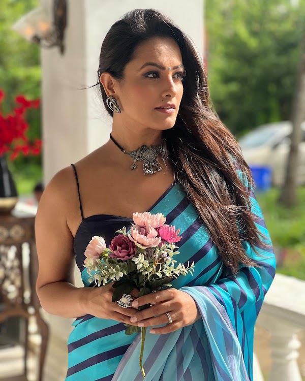 anita hassanandani blue saree string blouse hot tv actress