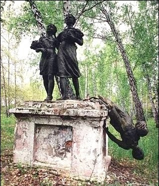 destroyed monument