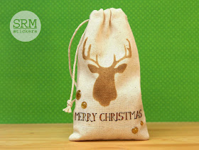 SRM Stickers Blog - Christmas Gift Bags by Lorena - #muslinbags #christmas #giftbag #stickers #stencilvinyl #diy