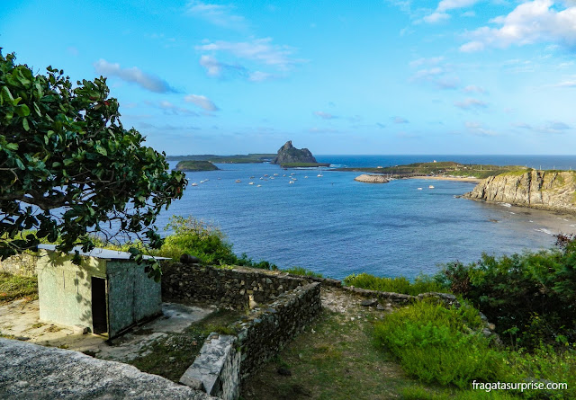 Baía de Santo Antônio vista do Forte dos Remédios, Fernando de Noronha