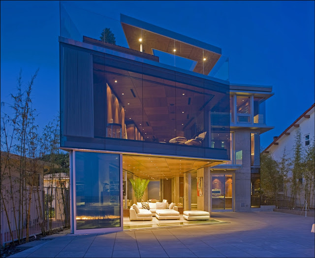 Picture of modern cliff house as seen from the terrace towards the house