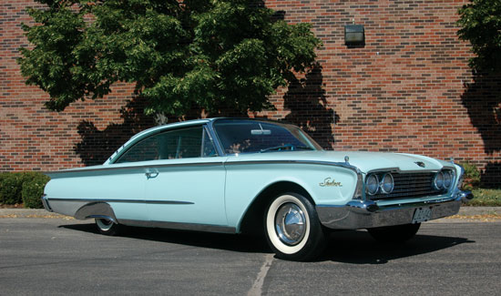 The 19601961 Ford Galaxie Starliner Sunliner were the raciest of Ford's