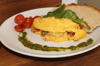 SIMPLE FRENCH OMELETTE