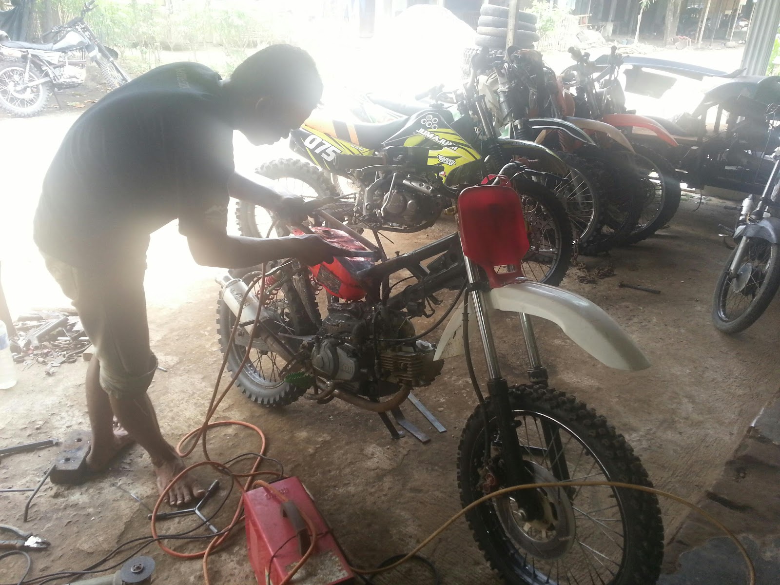 OTO MANIA Bengkel Modif Motor Trail Jais Nguren Ramai Pesanan