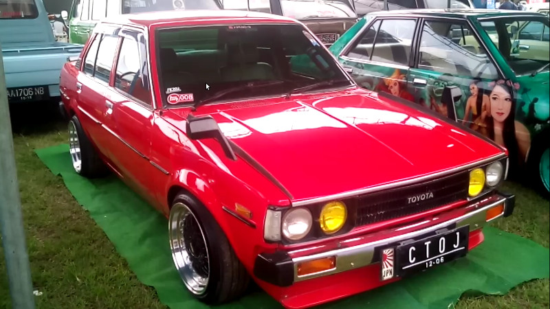 Toyota Corolla  DX  KE70 Mobil Motor Lama