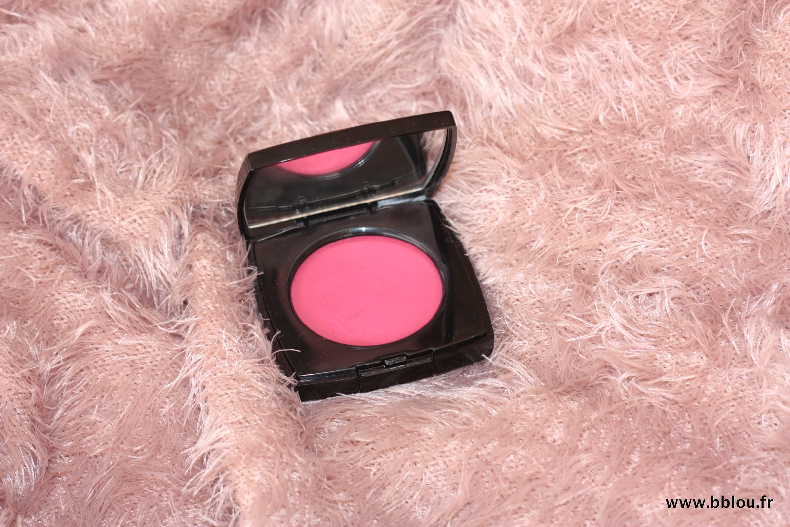 http://www.beautybylou.com/2014/01/mon-premier-blush-creme-de-chanel-s.html