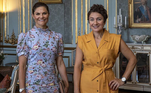 NASA astronaut and marine biologist Jessica Meir arrived in Sweden. Crown Princess Victoria wore a floral print dress from By Malina