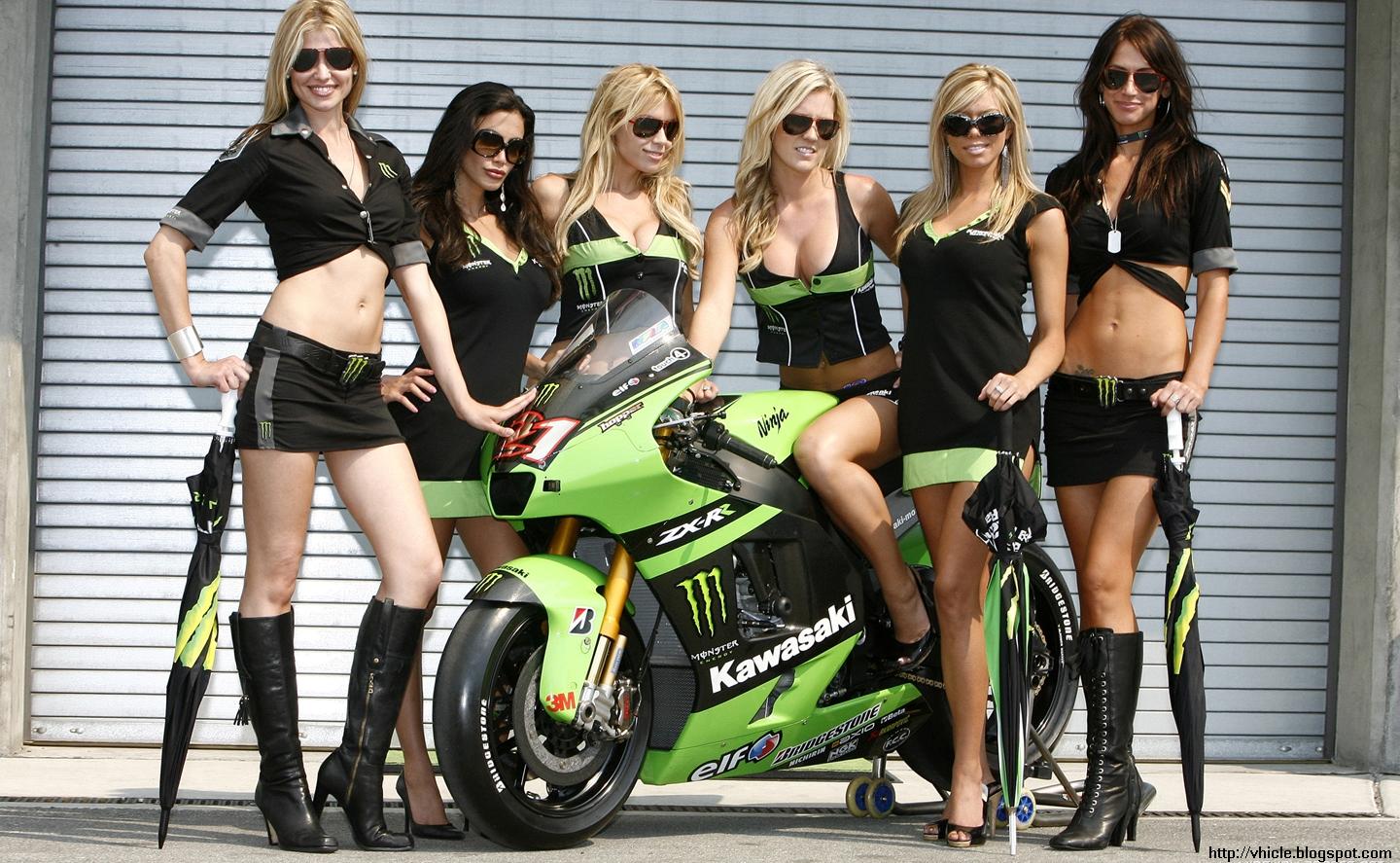 Hot Girls with Bikes