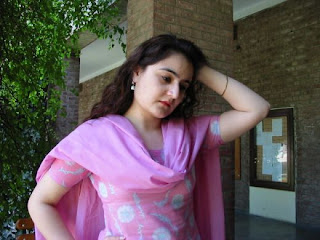 Pakistani Hot Pathan Girl In Tenstion 