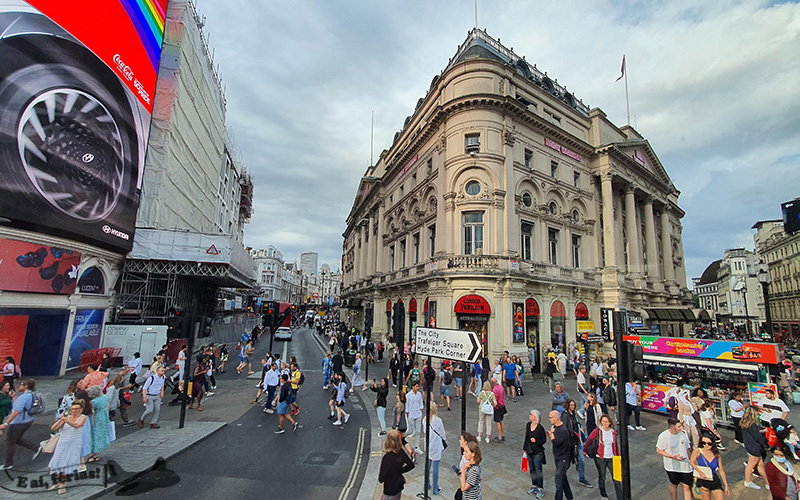 Shaftesbury Avenue (de dentro do ônibus)