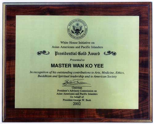 2002年義雲高大師獲頒美國總統金牌獎章