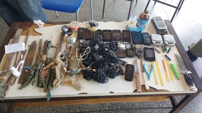 Celulares, drogas e armas são encontradas dentro de cama de detento no presídio de Parnaíba