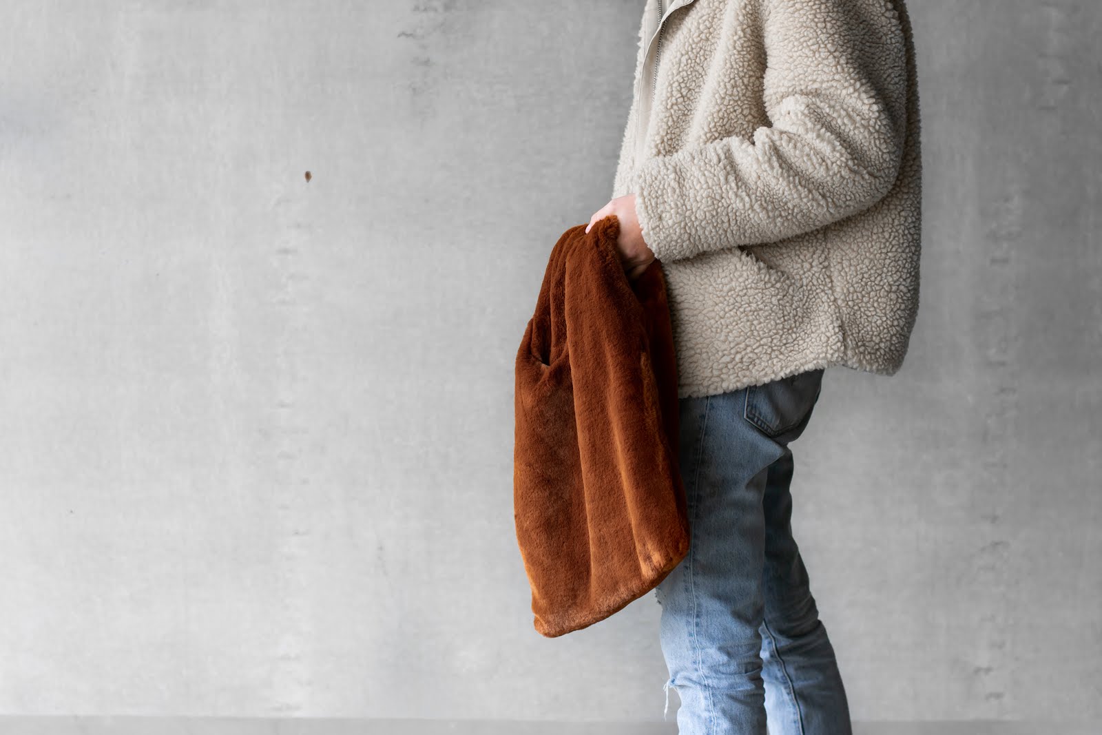 Teddy coat, h&m, fluffy, bag, fur, levi's 501 skinny, hiker boots, outfit, minimal, street style, sacha shoes