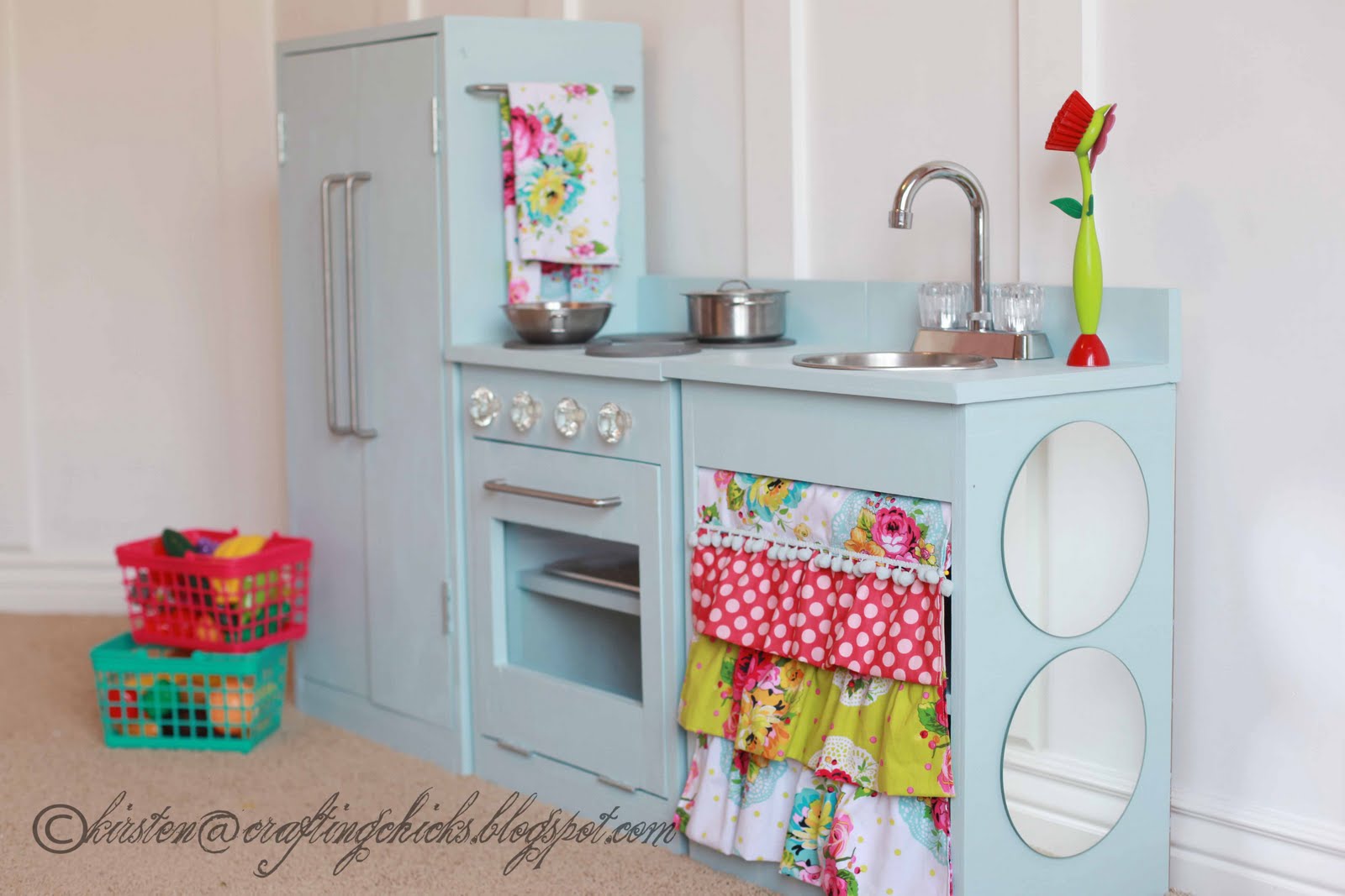 diy kitchen on One Haute Kid  Pretty Diy Play Kitchen