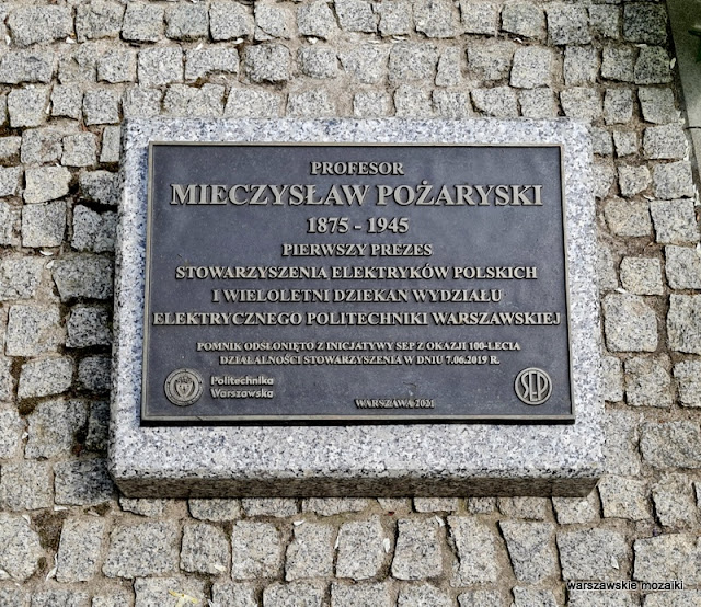 Warszawa Warsaw Politechnika Warszawska profesor Mieczysław Pożaryski pomnik ławeczka Marian Molenda detal miejski pomniki