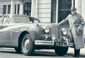 Lord Brabazon con otra de sus pasiones, los coches