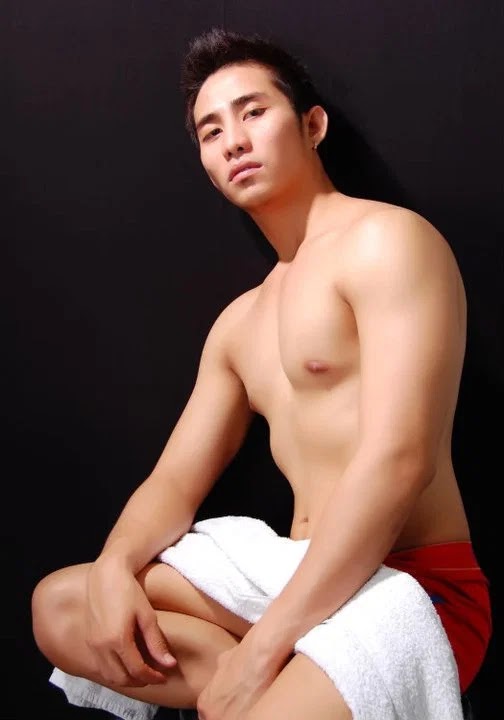 Someone joins Anton Nolasco in I'dnal Mapusok