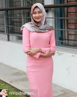 Hijabers cantik Ririn Putri Anjani