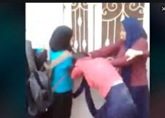 "خناقة بنات".. السيطرة على مشاجرة بين طالبتين في مدرسة إعدادي بمركز دار السلام بسوهاج
