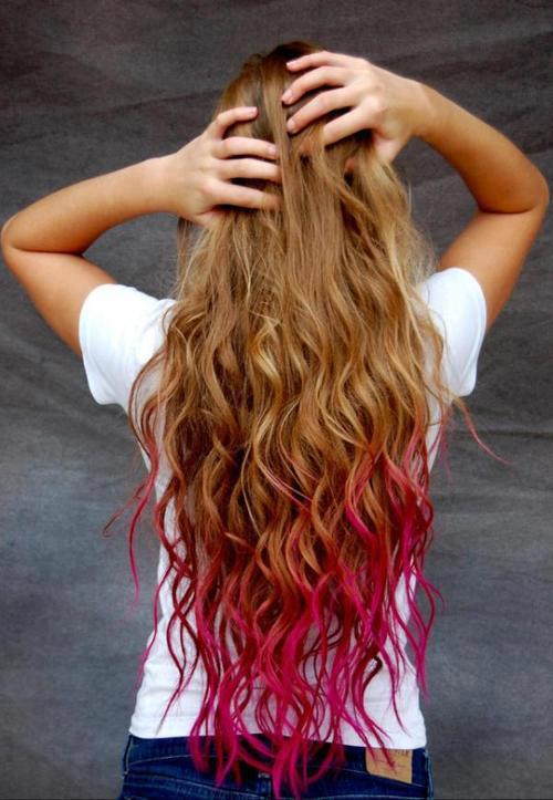 Dip dyed Hair. Typisch: Bunte Haare - mal ein mal mehrfarbig.  width=