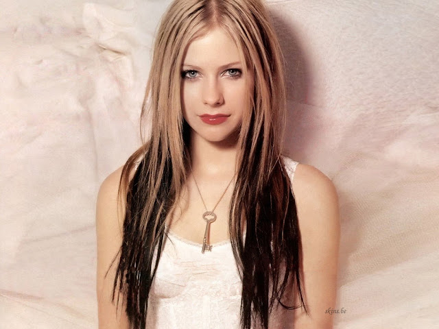 Famous Canadian Singer Avril Lavigne Photo Gallery