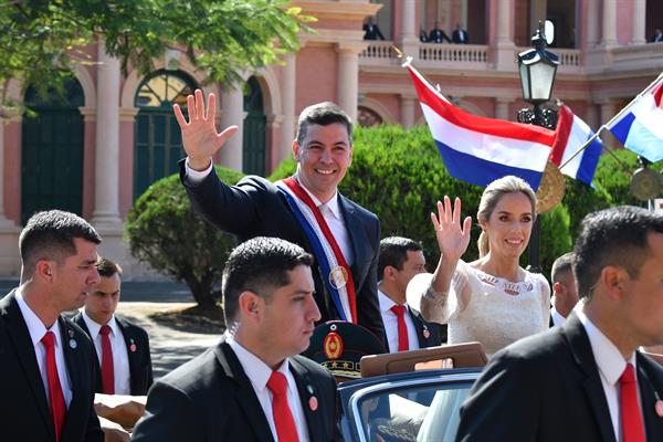 Santiago Peña se juramentó como presidente de Paraguay