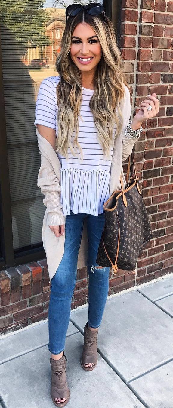 fall casual outfit inspiration / stripped top + nude cardigan + bag + rips + heels