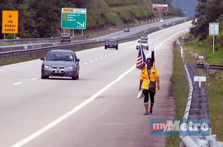 BERNAZAR BERJALAN KAKI DARIPADA KUANTAN KE SHAH ALAM 