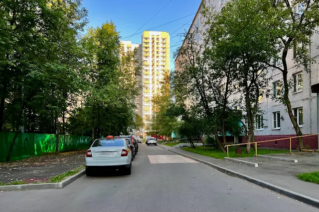 Отрадная улица, дворы