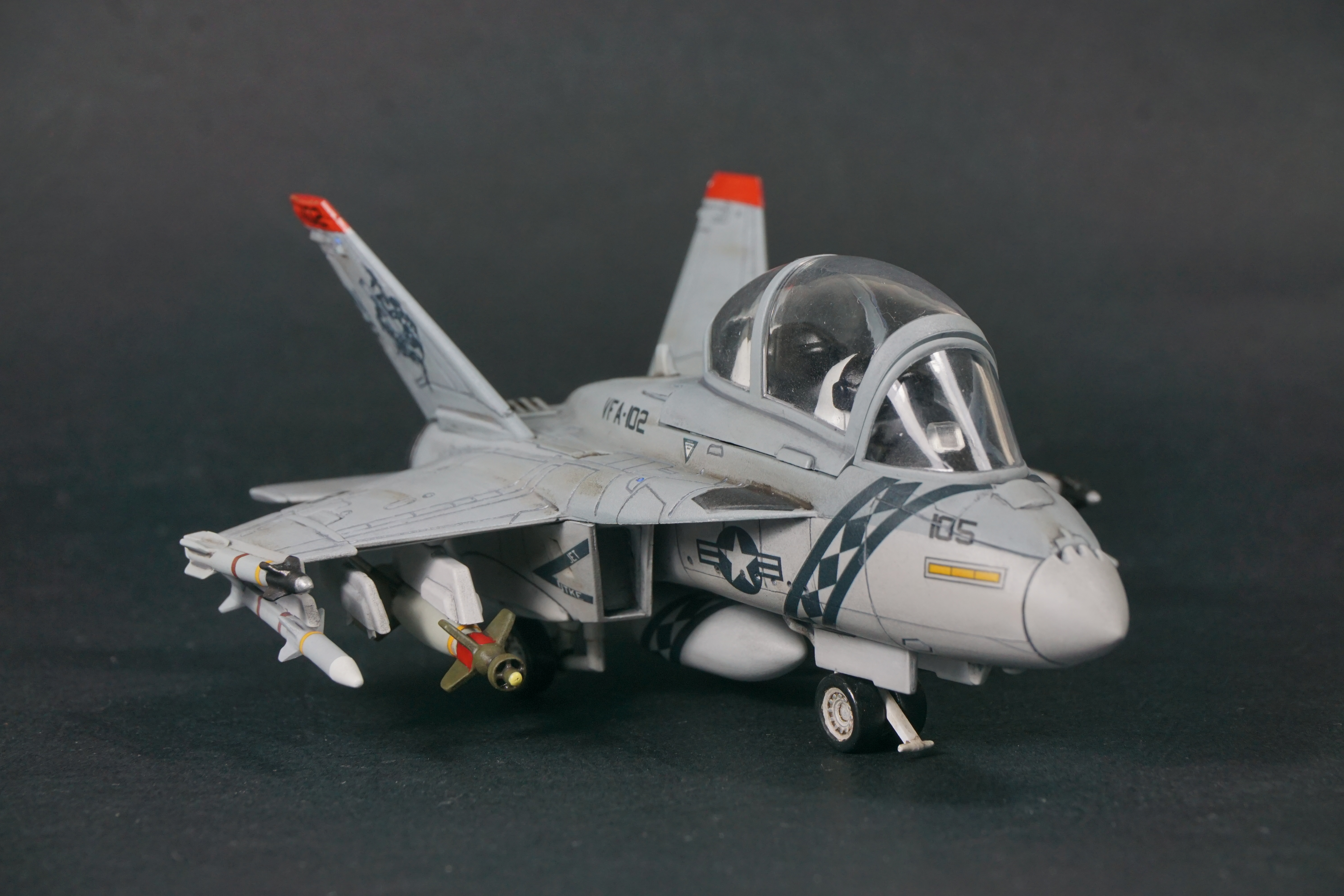 [分享] FREEDOM蛋機 F/A-18F TOPGUN 2 裝備