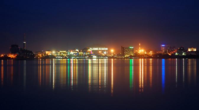 Gemerlap Kota Batam saat Malam dari Atas Bukit Senyum 1