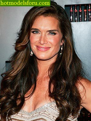 Hot Actress Brooke Shields Hot legs sexy lips kissing sexy long hair