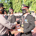 Kapolres Enrekang Pimpin Upacara Wisuda Purna Bakti dan Korps Raport Kenaikan Pangkat