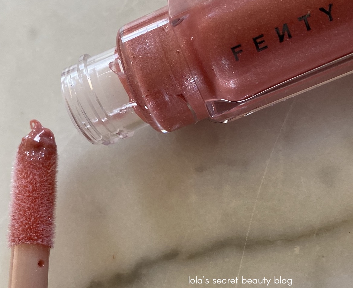 Lola S Secret Beauty Blog Fenty Beauty Gloss Bomb Universal Lip Luminizer In Fu Y Review And Swatches