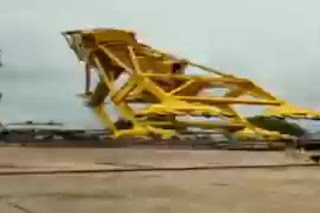 Eleven people were killed, collapse HSL shipyard crane