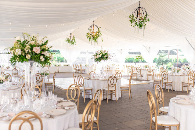 niagara wedding planner, a divine affair, chateau des charmes, winery wedding, tent wedding, outdoor wedding, wedding decor, wedding flowers, wedding design