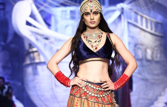 Hot Bollywood Actress Bridal Fashion Week 2013