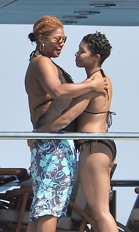 Alicia Keys shows off her big baby bump while on her honeymoon vacation