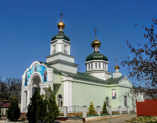 Новомосковськ. Вул. Паланочна. Церква Святої Трійці