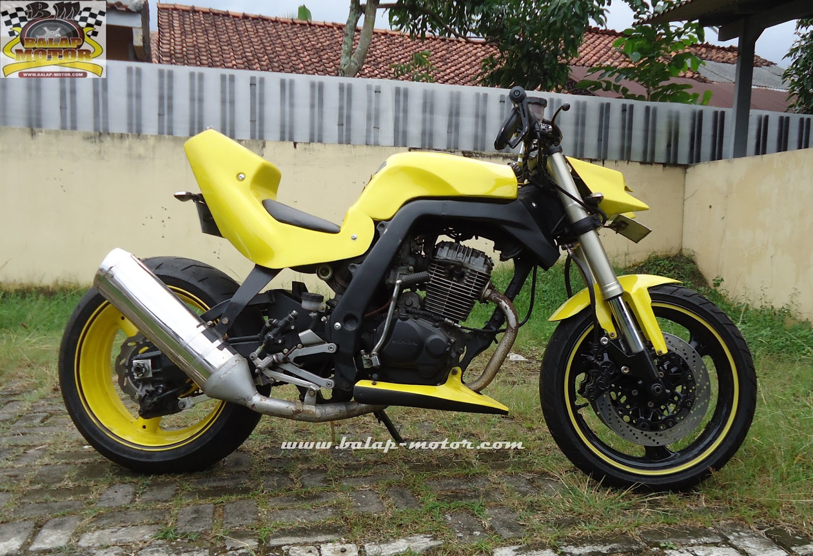 MODIF HONDA TIGER 2005 Buntung Baplang Bodi Gedhe Dan Sangar