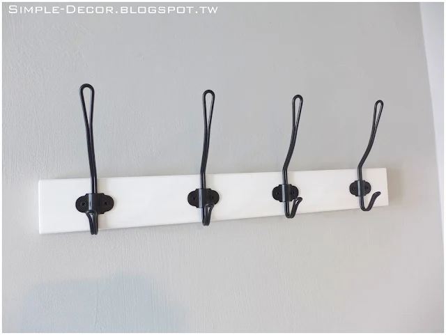 https://simple-decor.blogspot.com/2020/02/IKEA-LURT-Rack-for-6-knobs-white-stain-SVARTSJON-Hook-black.html