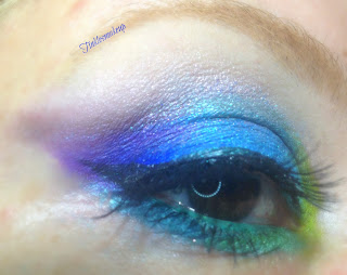 eye_makeup_look_shiny_turquoise