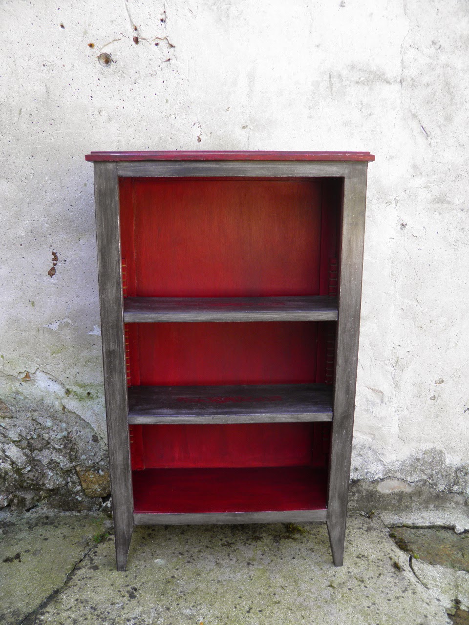 étagère rouge