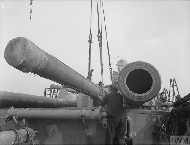 Guns being fitted on HMS Rodney, 28 February 1942 worldwartwo.filminspector.com