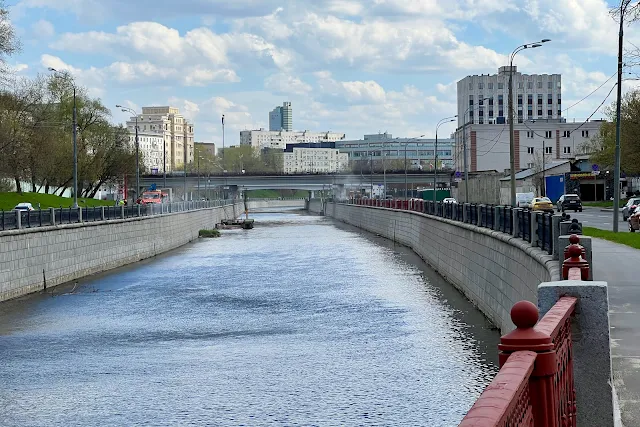 Русаковская набережная, река Яуза