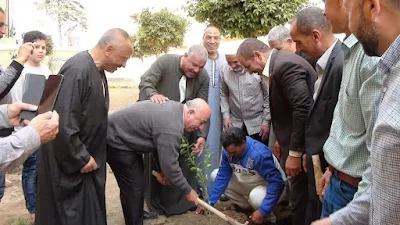 يسري عمرو يفعل المبادرة الرئاسية " ١٠٠ مليون شجرة "بمدارس أشمون ويشاركه نواب المدينة