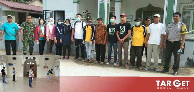 Ahmad Yani Bersama Tim Lakukan Penyemprotan Disinfektan di Masjid Gunung Bandung