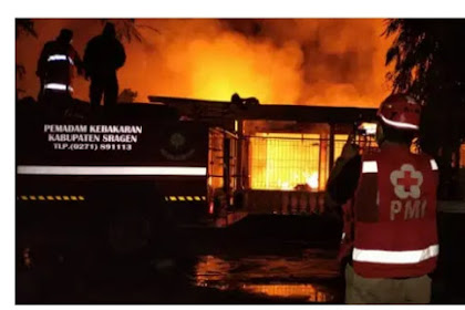 Kebakaran Hebat Rumah Dan Gudang Perabot Di Masaran Sragen