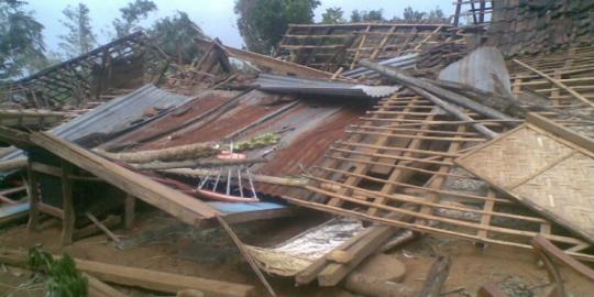 Puting beliung mengamuk di Yogyakarta, 519 rumah rusak